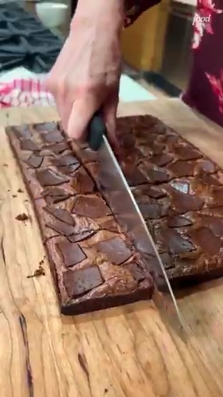 The batter for Ree Drummond - The Pioneer Woman's Chuckwagon Brownies is mixed *right* in the saucepan used to melt the butter!! 🍫 Get more recipes from @ThePioneerWoman, Saturdays at 10a|9c and Actually HBO Max: #StreamOnMax Get the recipe: