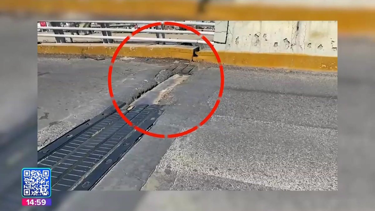 #Precaución || Hay un desperfecto en una de las juntas del puente que se ubica entre Plaza Loreto y el Obelisco a Ignacio Zaragoza. ⚠️ #NoticiasPuebla #Puebla #JuanCarlosValerioNoticias