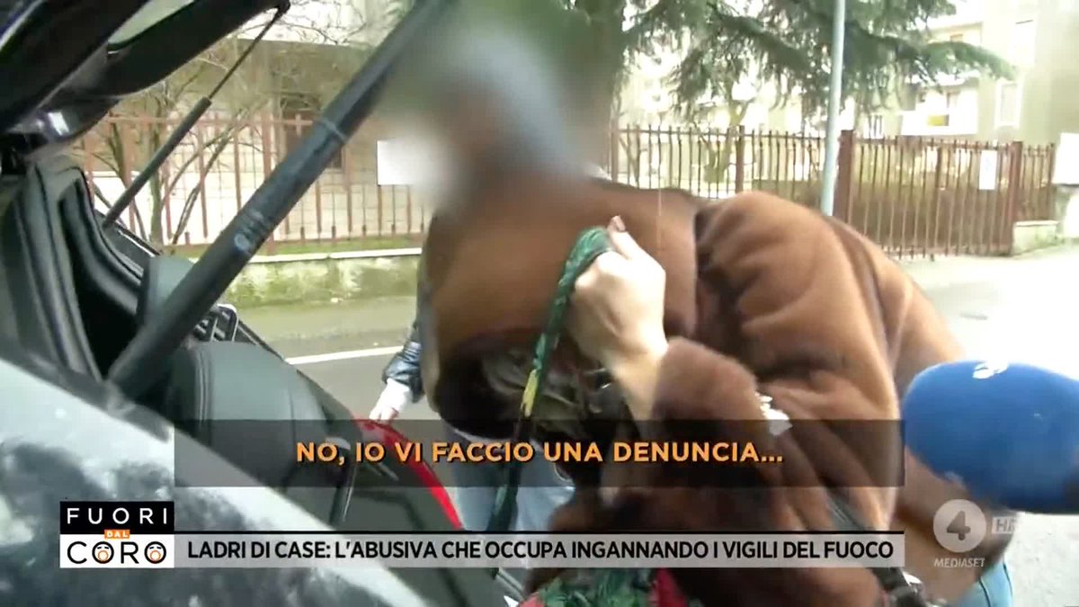 Ladri di case: l'abusiva che occupa ingannando i Vigili del Fuoco. Il servizio di Francesco De Luca a #Fuoridalcoro è disponibile su Mediaset Infinity