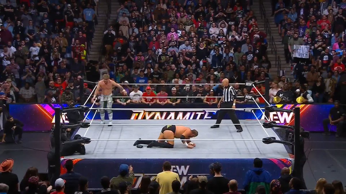 JUMPING PILEDRIVER FROM MARK DAVIS! Watch #AEWDynamite LIVE on TBS Network & @SportsOnMax Will Ospreay • ウィル・オスプレイ | dunkzilla - マーク・デイビス | The Invisible Hand