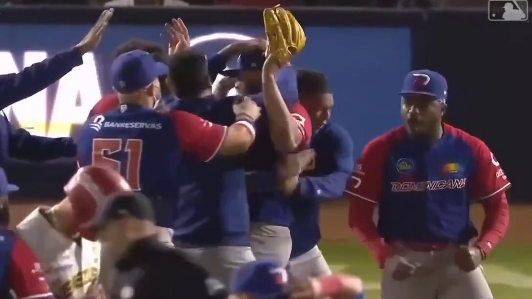 ¡Los Leones del Escogido son los primeros finalistas en la Serie del Caribe 2025! 🦁