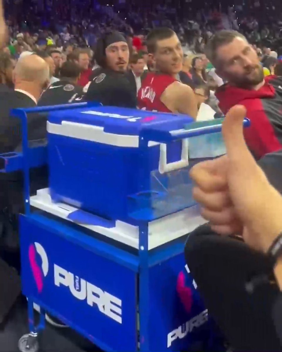 This fan broke the Jimmy Butler trade to the Heat mid-game 😅 (via shantsolmaz/IG)