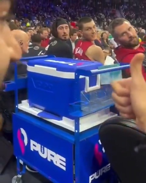 This fan broke the Jimmy Butler trade to the Heat mid-game 🤯 (via shantsolmaz/IG)