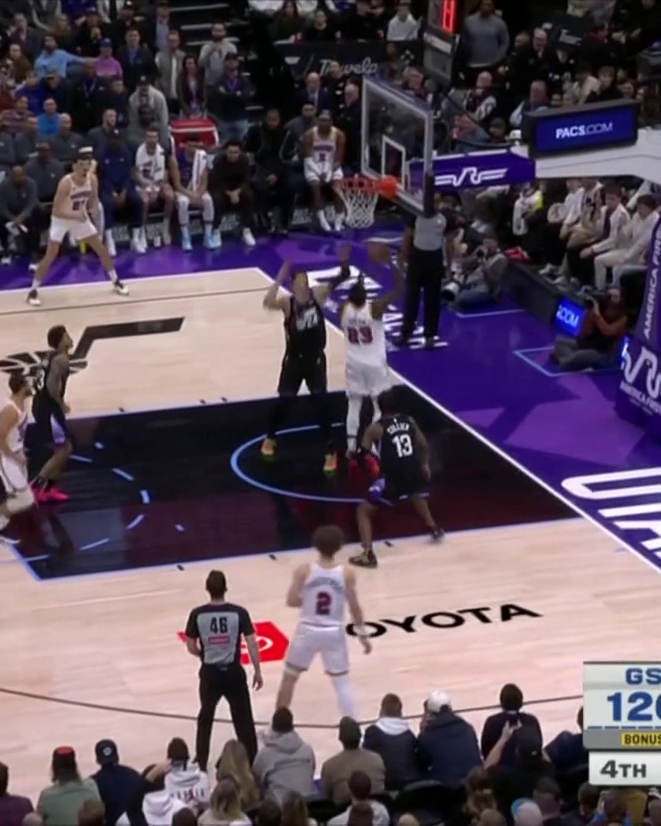 WHAT A SEQUENCE 😱 Draymond gets blocked then Keyonte George hits the dagger 🔥