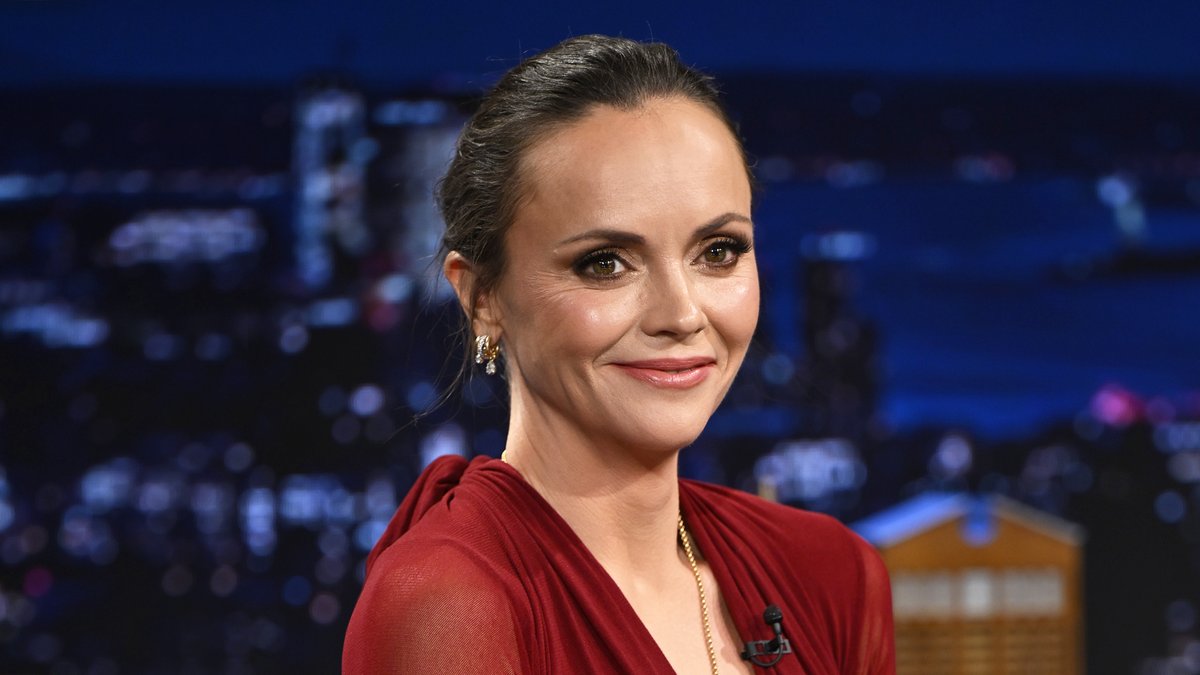 Christina Ricci explains why the character Wednesday Addams has lasted the test of time 🖤 #FallonTonight