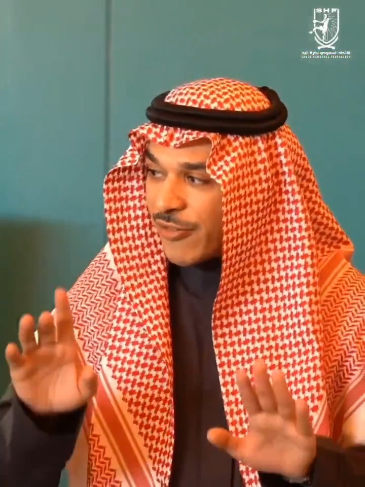 ▫️ رئيس مجلس إدارة الاتحاد السعودي لكرة اليد حسن هلال 🇸🇦 خلال حضوره البرنامج التدريبي لصقل المراقبين والحكام: 🎙️ "نعمل في مجلس الإدارة على دعم وتطوير دائرة التحكيم، وسننظر للكفاءة على أنها العنصر الأهم خلال المرحلة المقبلة".