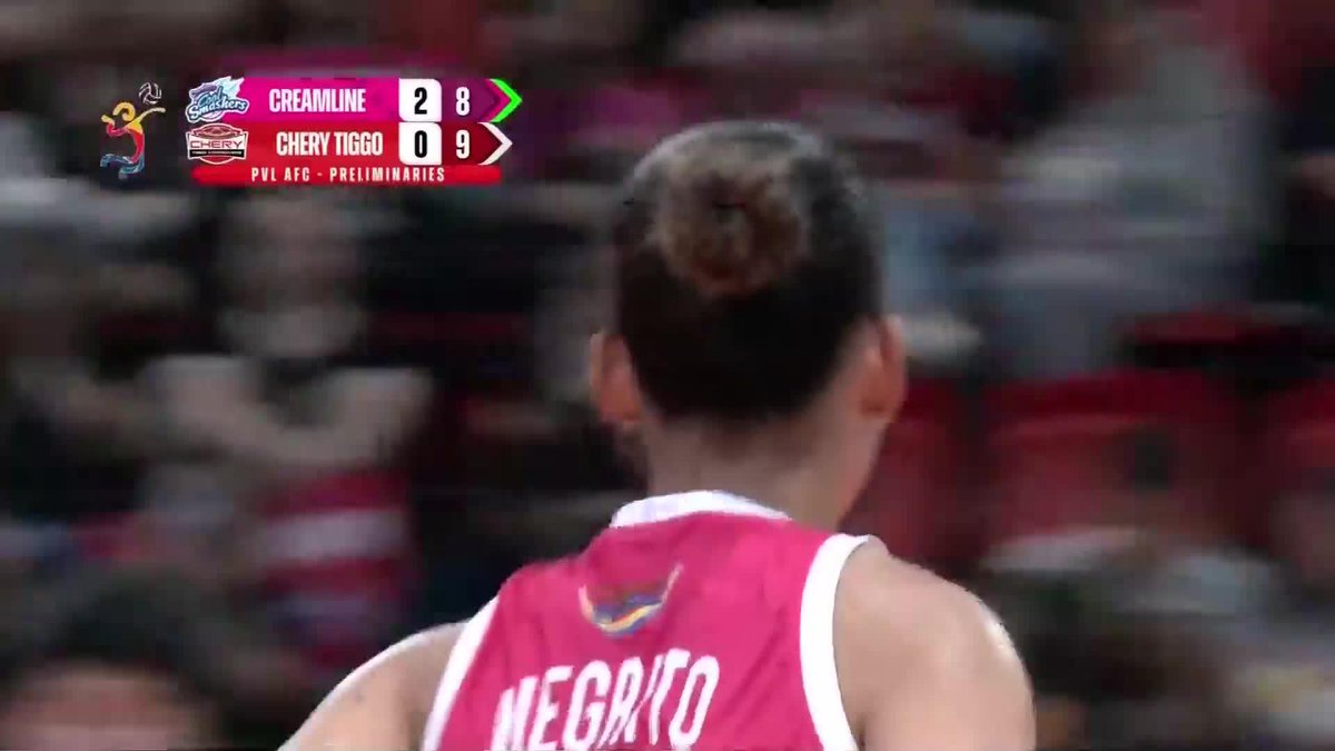 GULAT KA 'NO 👀 Kyle Negrito's no-look pass elevates the Creamline Cool Smashers in Set 3 over the Chery Tiggo Crossovers in the 2024-25 PVL All-Filipino Conference! #PVL2025 #TheHeartofVolleyball #OneSports