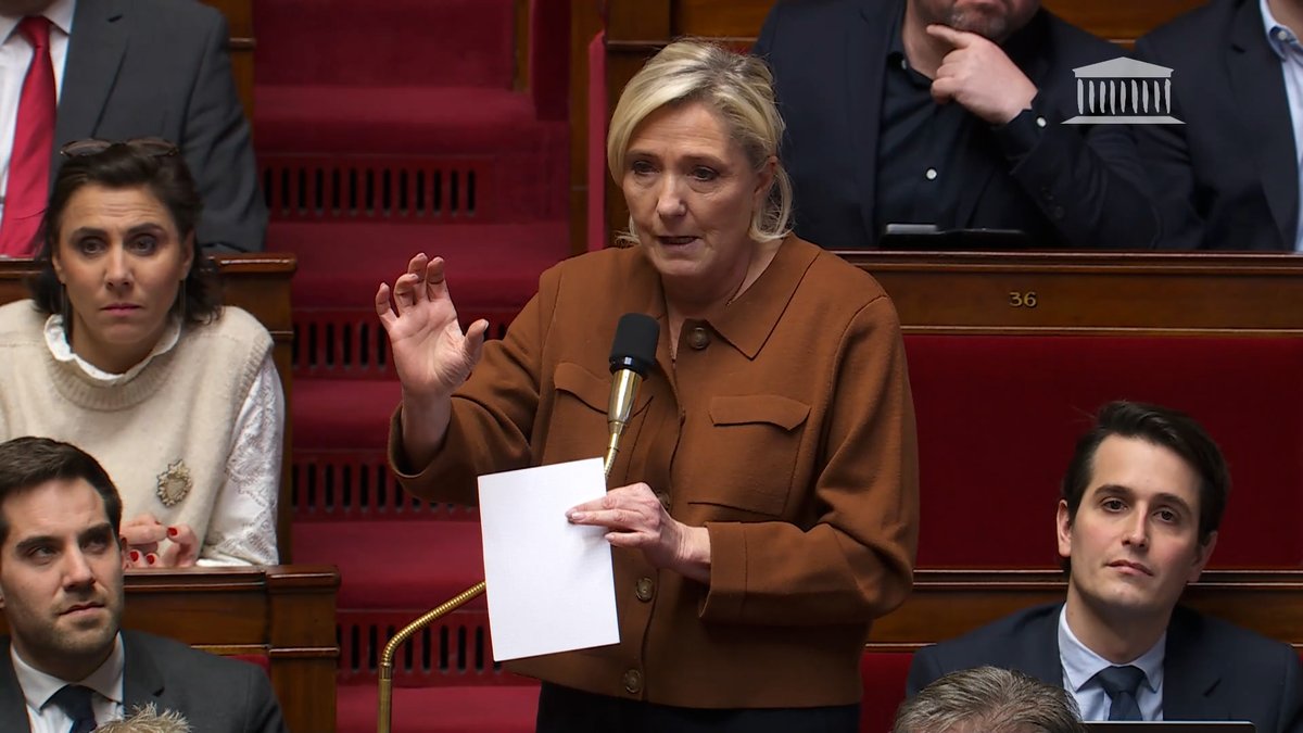 Le droit du sol n'est pas dans la Constitution française. Par une simple loi, nous pourrions, et même nous devrions supprimer le droit du sol à Mayotte et sur l'ensemble du territoire national, et faire cesser cet appel d'air de l'immigration clandestine.