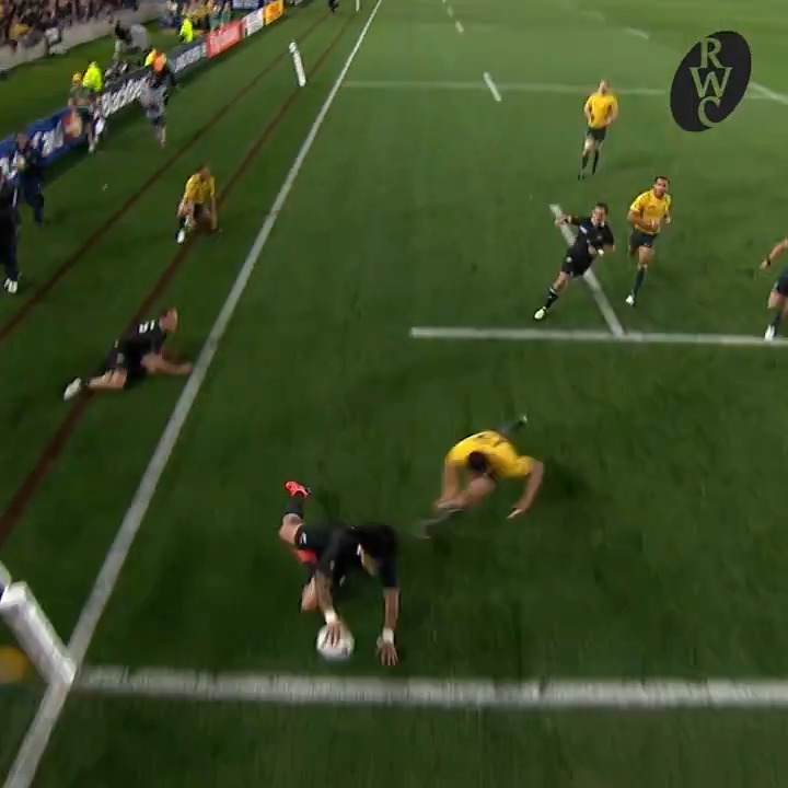 This offload from Israel Akuhata Dagg was timed to perfection 🇳🇿 #RWC2011 | All Blacks