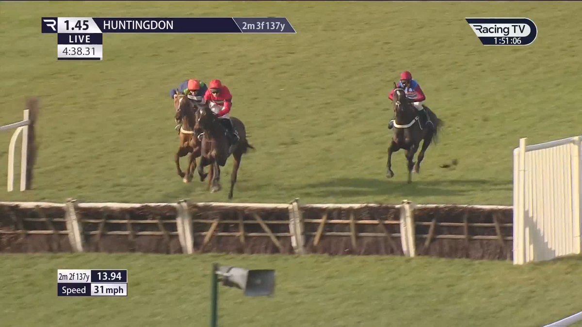The New Lion's form has just been FRANKED with Califet En Vol somehow getting up at Huntingdon 👀 🎬 Racing TV