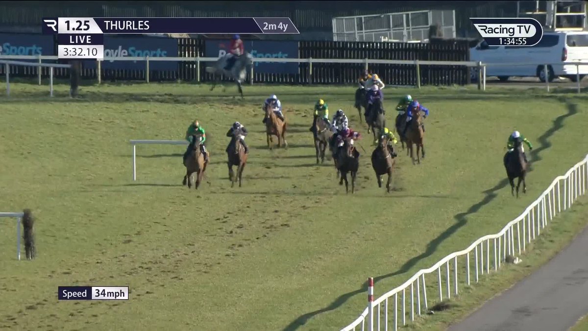 Special Cadeau on Chase debut pings the last and flies home to land the Horse &amp; Jockey Beginners Chase for the team of Darragh O'Keeffe and Henry de Bromhead 🥇