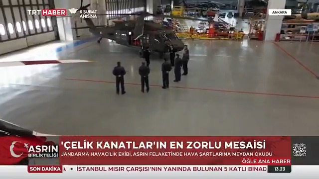 Asrın felaketinde Jandarma Havacılık Komutanlığı ekipleri de depremzedelere ulaşmak için seferber oldu. Hava şartlarına meydan okuyup depremzedelere yetişmek için büyük çaba gösteren Çelik Kanatlar, o zor mesainin ayrıntılarını TRT Haber'e anlattı. #AsrınBirlikteliği