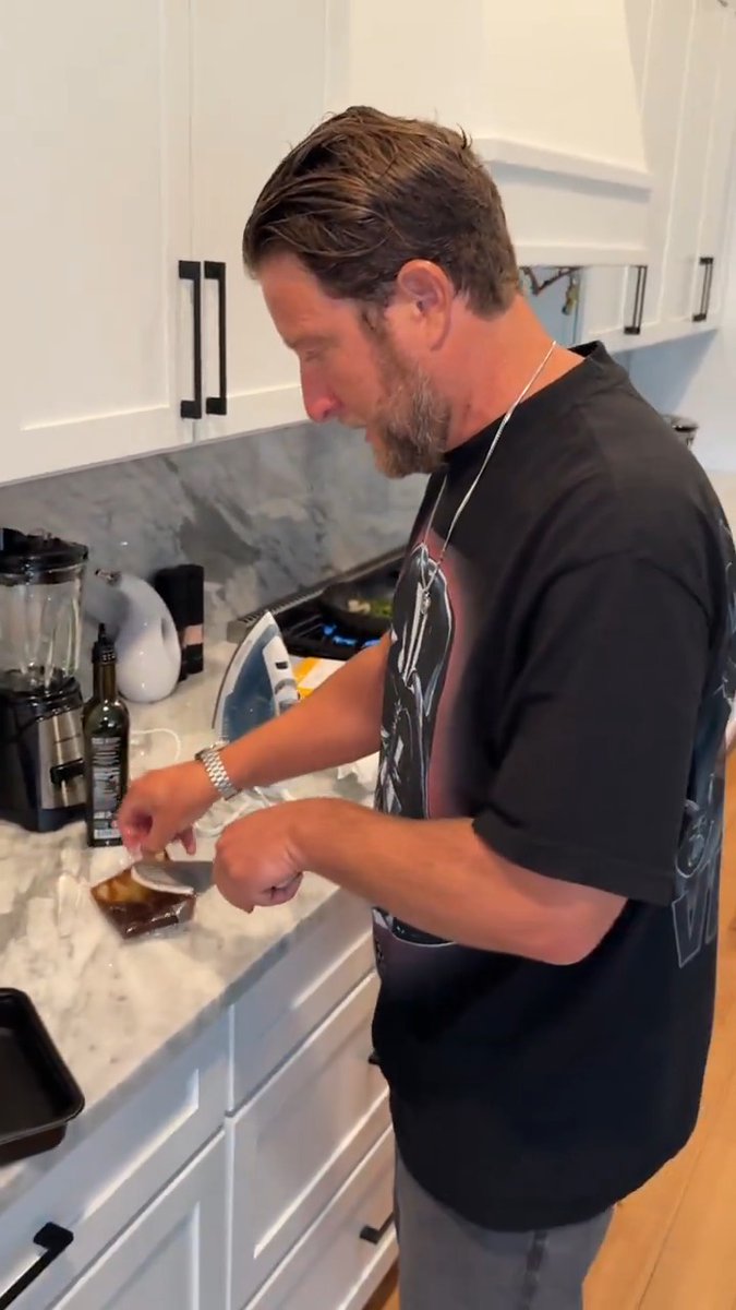 I was hungry and Kevin's Natural Foods is sponsoring the house with me Gruden and Big Cat so I gave them a real time review Introducing "Cooking With Dave".