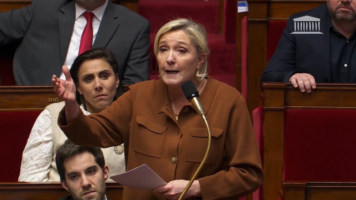 Mayotte, c'est votre erreur 404. Vous êtes pour les référendums d'autodétermination mais pas pour les Mahorais. Quand ils disent à plusieurs reprises qu'ils veulent rester Français, vous ne les soutenez pas. Nous voterons cette proposition de loi, en attendant de supprimer le droit du sol, sur l'ensemble du territoire national.