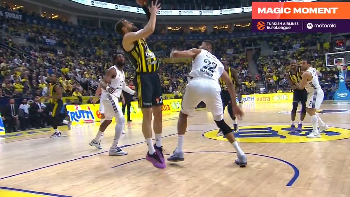 Yep, Gudurić we see you 👀 #MotorolaMagicMoment I motorola
