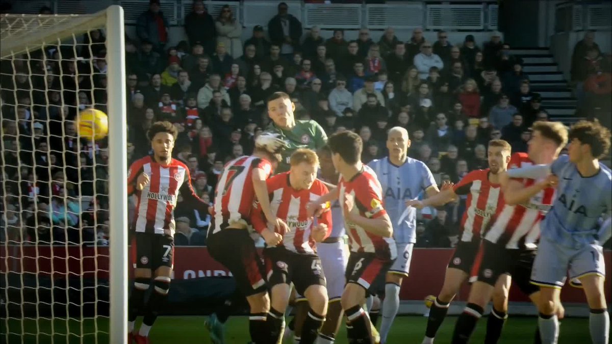 "That's Vieira like!" 😳 Jamie Carragher praises Ryan Gravenberch's form this season 🇳🇱