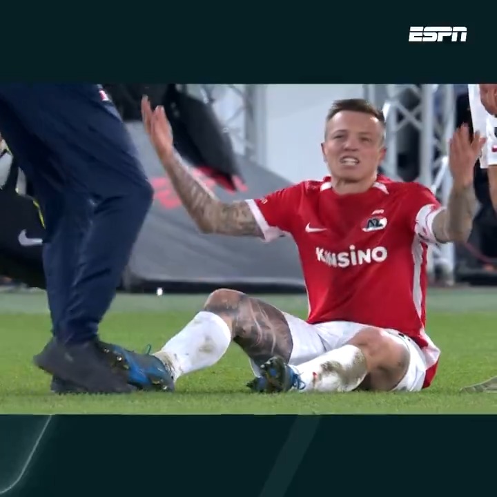 Jordy Clasie was niet te spreken over het duel met Nick Broekhuizen: "Ik dacht wel: bij het volgende duel ga ik mijn voet erin zetten."