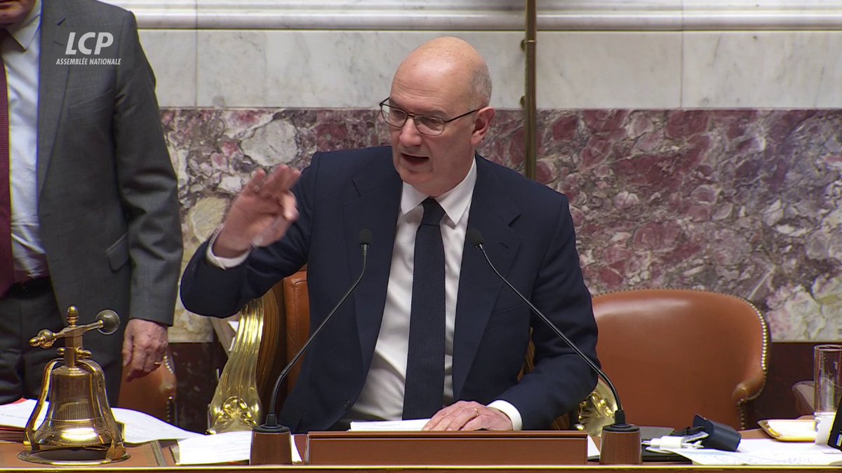 "Antisémite notoire" : "C'est inacceptable, c'est une insulte personnelle", réagit le président de séance, Roland Lescure, qui sanctionne Frederic Falcon (RN) d'un rappel à l'ordre. #DirectAN