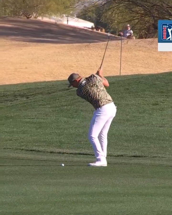 Using the slope to perfection 💯 Matt Wallace with a hole-out eagle WM Phoenix Open. 📺 Golf Channel