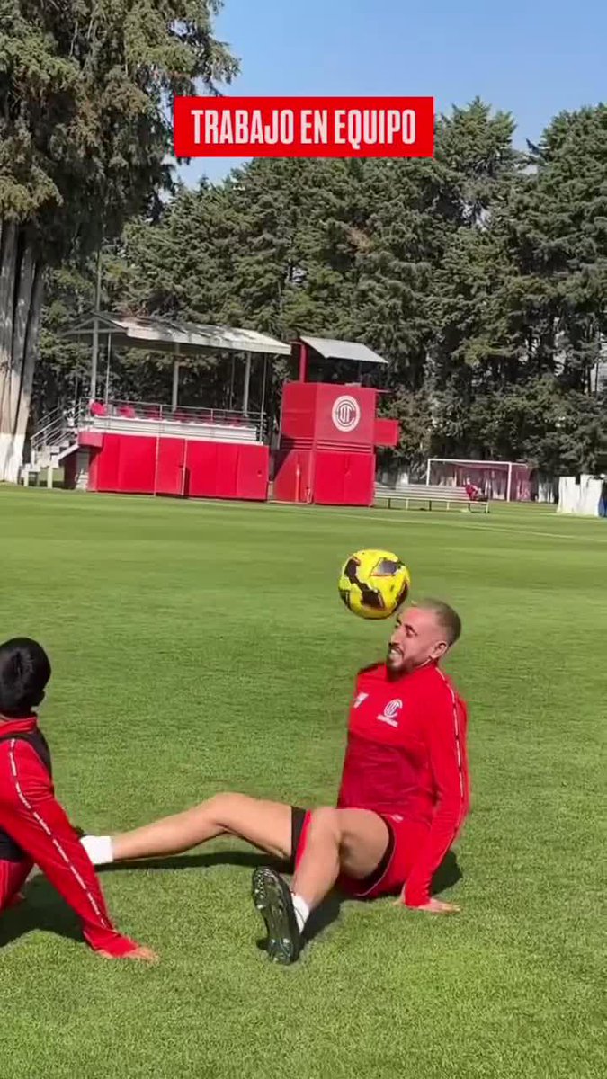 ¡TRABAJO EN EQUIPO! Atención al ejercicio planteado en el entrenamiento del Toluca... ¿Bancás? ¡El que define es el ex-Atlético de Madrid, Héctor Herrera! 📹 Toluca FC