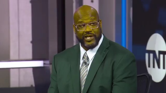 "That's Shrek like" ๐ง Shaq may never wear green in Studio J again ๐