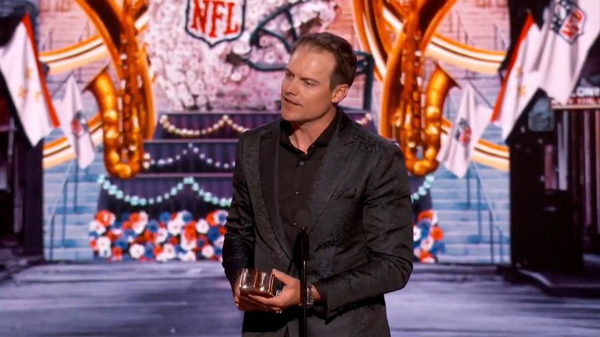 That's our head coach, man 🥺 📺: #NFLHonors on FOX Sports: NFL | @NFLNetwork