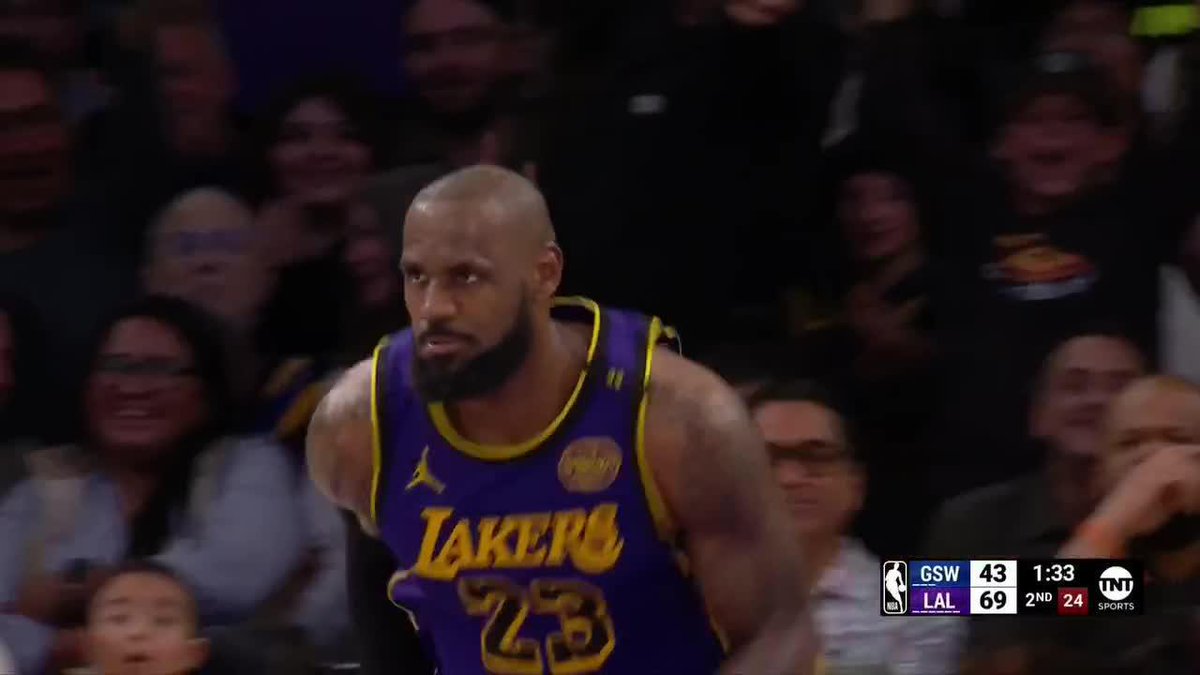 EL REY LO ESTÁ DANDO ABSOLUTAMENTE TODO ANTE LOS WARRIORS: Spencer se durmió, Austin Reaves asistió y LeBron James la enterró a una mano... ¡¡EL PIBE DE 40!!