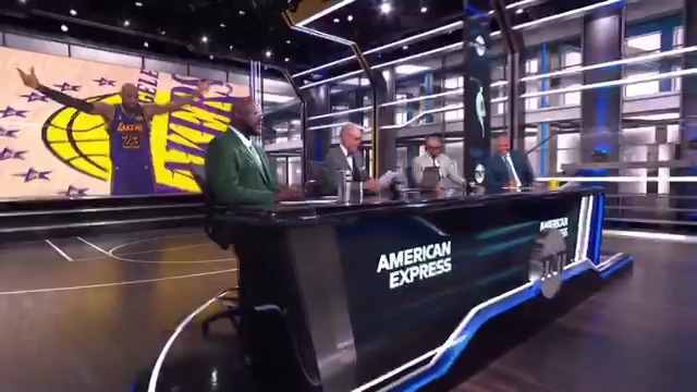 👀Warriors vs. Lakers at the half: 49 - 69 🤣Charles Barkley: