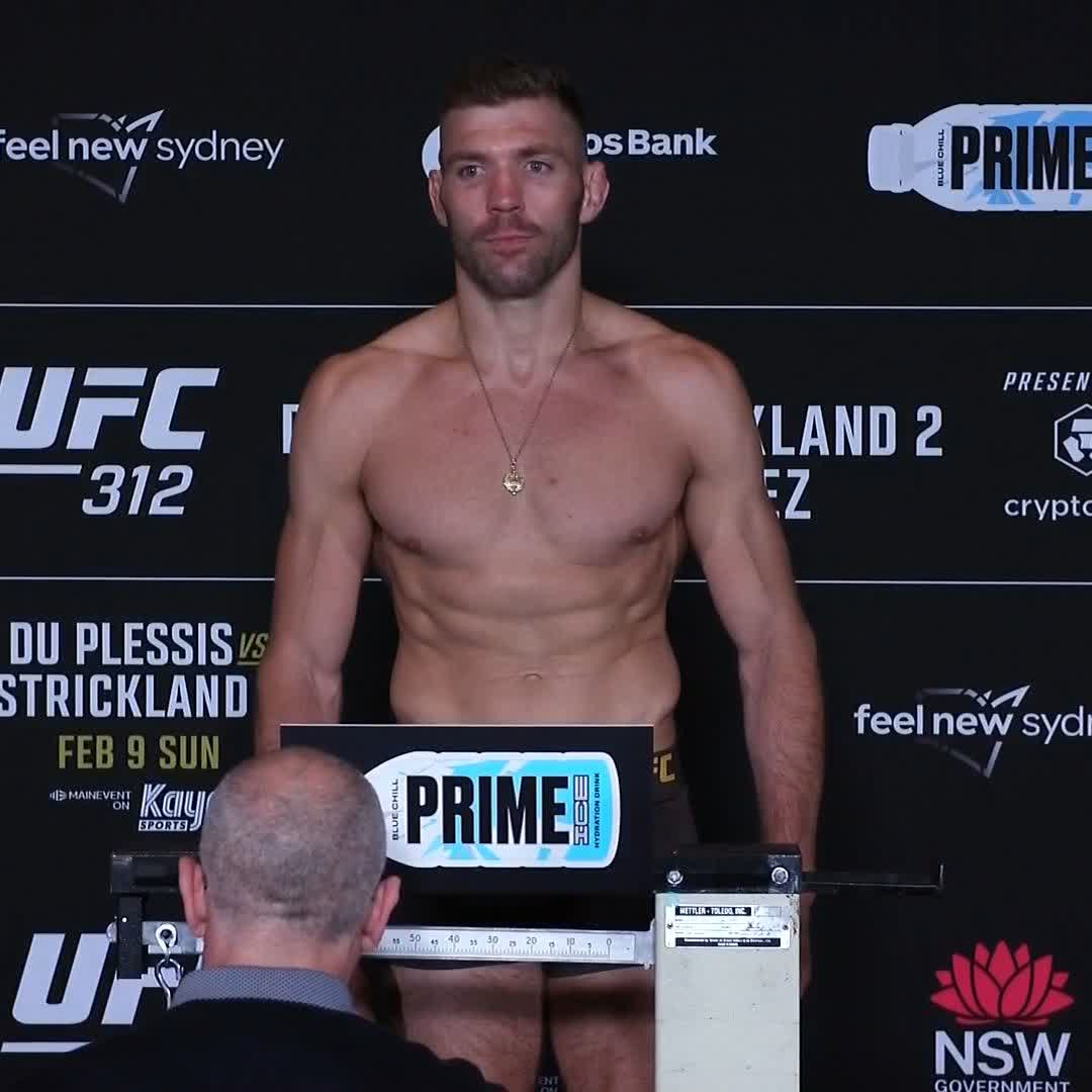 Middleweight champ hits the scale first 💪 @DricusDuPlessis weighs in at 185 pounds! [ #UFC312 | Saturday 10pmET | Live on ESPN+ PPV ]