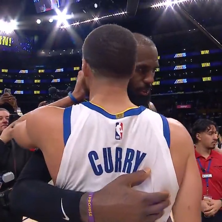 LEBRON &amp; STEPH WITH ANOTHER DUEL ⚔️ James: 42 PTS | 17 REB | 8 AST | 6 3PM | W Curry: 37 PTS | 7 REB | 4 AST | 6 3PM NEVER. GETS. OLD. 🙌