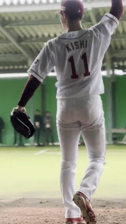 【辰己劇場2025、開幕】 ブルペン入り 最速152km/hを計測⚾️ ちなみにユニフォームは #岸孝之 選手の11番🔥 #辰己劇場 #辰己涼介 #RakutenEagles #キ! #タイヤはフジスプリングキャンプ2025