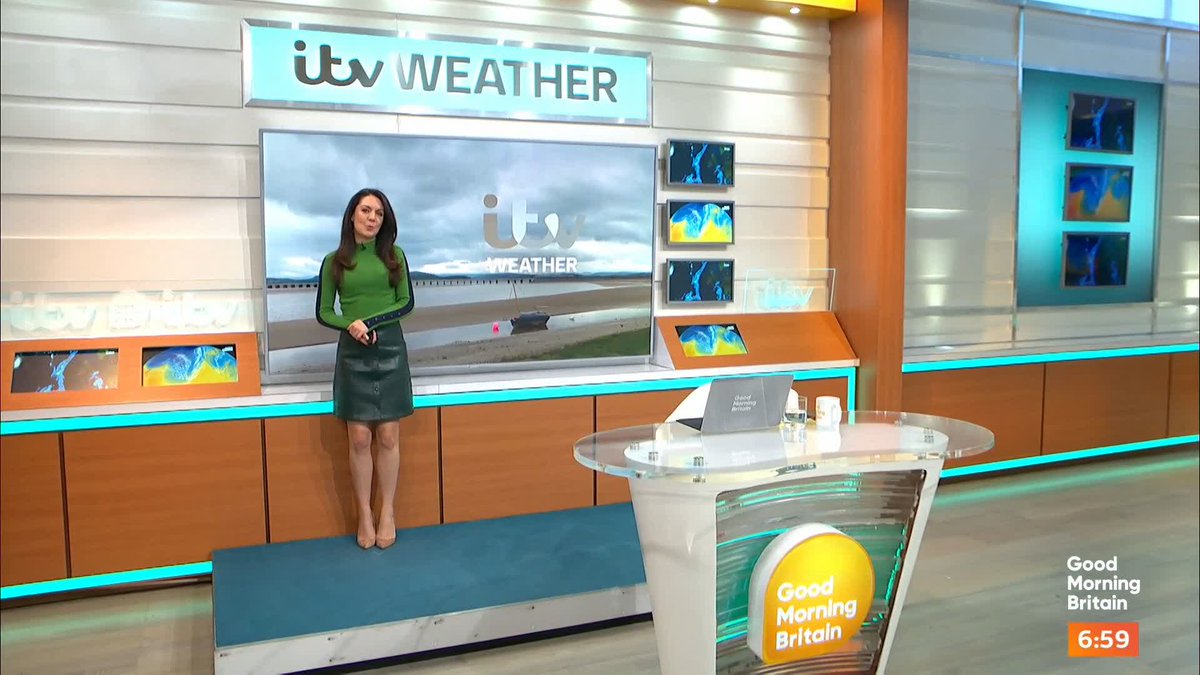 It's time to wrap up! Expect some more cloudy skies and showers. @lauratobin1 has the forecast for the week ahead.