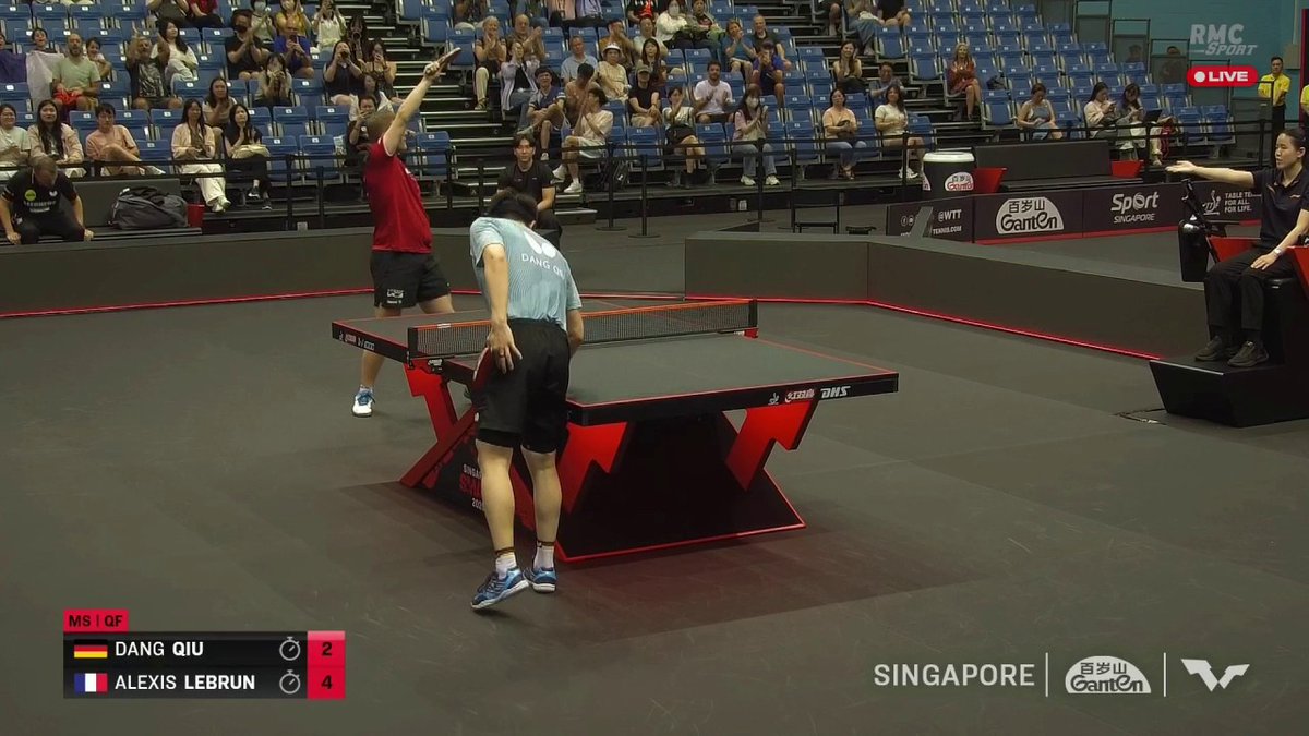 🔥 OUIIIIIII ALEXIS ! DEMI-FINALE DU SINGAPOUR SMASH ! Meilleure performance française de tous les temps égalée. Nos streamers sont en ébullition. Ce sera Lin Shidong ou Lin Yun-Ju en demie. TCHÔÔÔ TCHÔÔÔ TCHÔÔÔ ! 🔗
