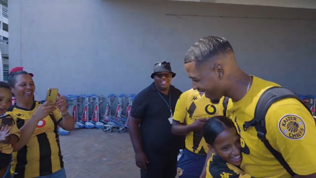 🛬Cape Town Thank you for the warm welcome Khosi Fam! See you soon at Athlone Stadium. Tickets are available at Pick 'n Pay outlets: #Amakhosi4Life #BetwayPrem #AlwaysHome