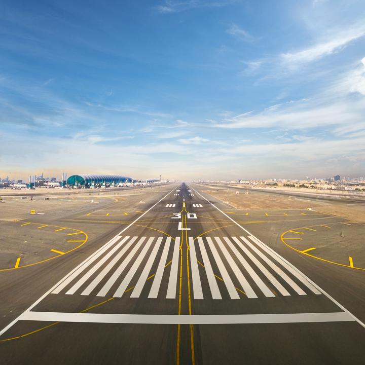 Views from the flight deck. Welcome to Dubai! 👨✈️✈️
