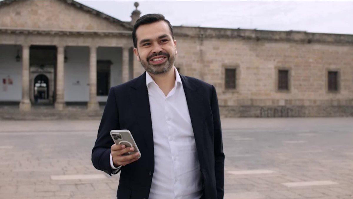 La gente merece un transporte público nuevo, eficiente y sustentable. Así sucede con los buenos gobiernos de Jalisco y Nuevo León. Así gobierna la fuerza naranja 🍊. Así se construye el México Nuevo 🇲🇽.