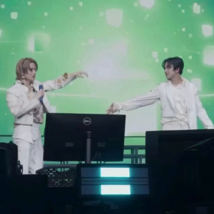 haechan reaching out his hand for mark to hold 😭