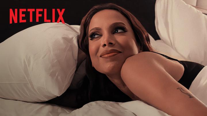 Anitta revela su mundo más íntimo en este documental que explora su doble identidad, sus luchas personales y su búsqueda de la felicidad. ❤️🩹 'Larissa: La otra cara de Anitta' llega el 6 de marzo, solo en Netflix.
