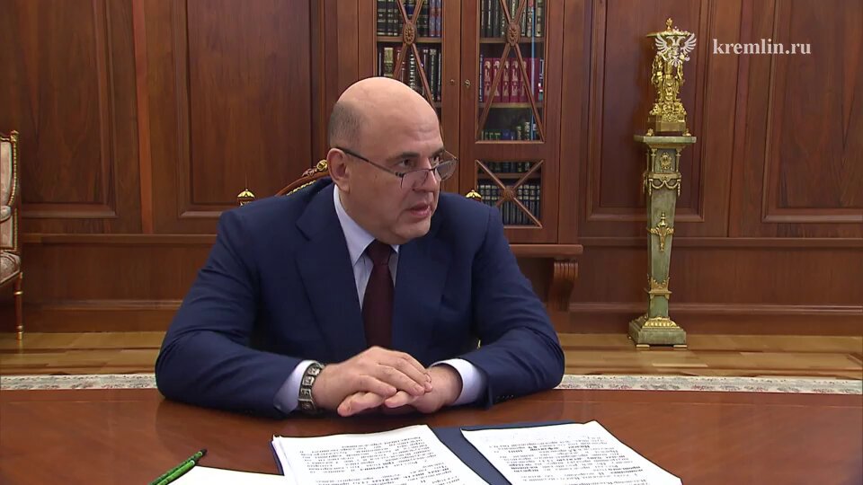 Мишустин на встрече с Путиным заявил, что ВВП России достиг исторического максимума По словам Мишустина, по итогам года ВВП России составил 200 триллионов рублей. За 2024 год ВВП вырос на 4,1%, то есть на 0,2 процентных пункта выше официального прогноза, добавил он, ссылаясь на данные Росстата. «Это выше ожиданий. В декабре, причем, мы вышли на показатели теперь в 4,5% роста», — сказал он.