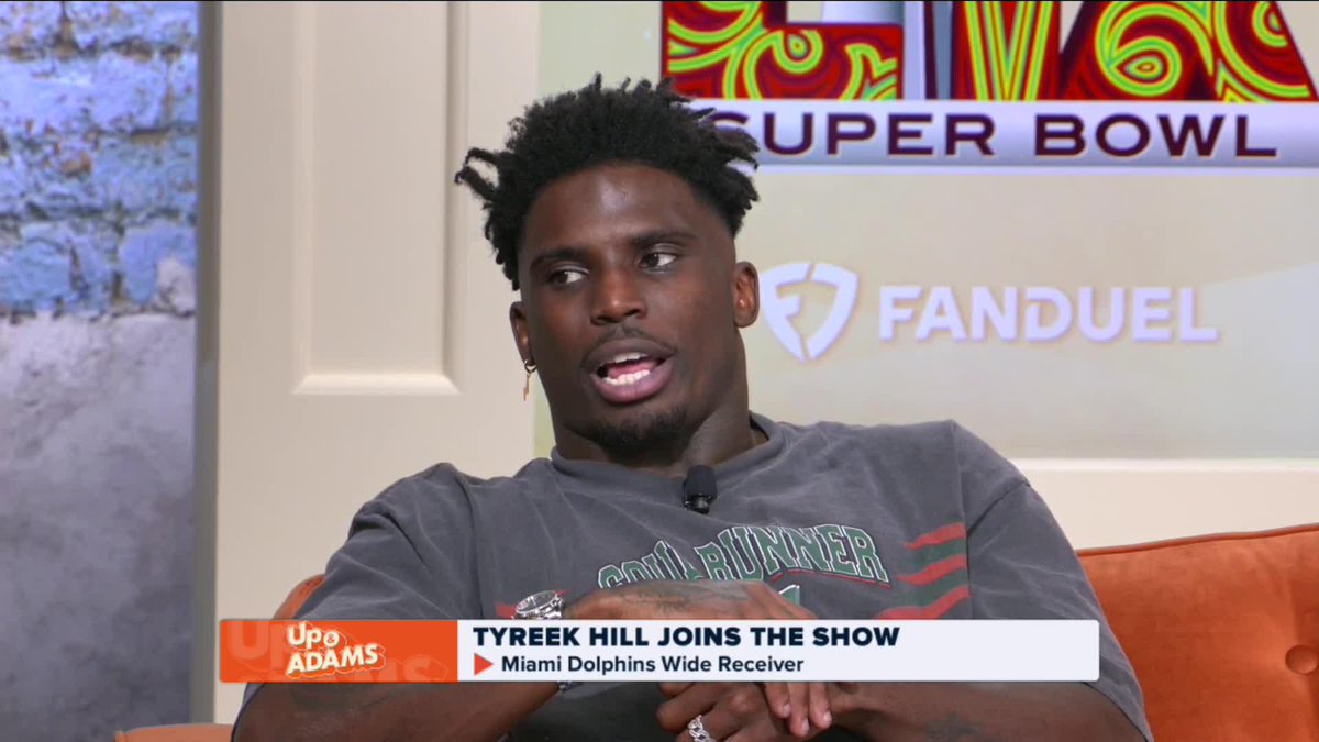 Tyreek Hill apologizes to his teammates and Tua