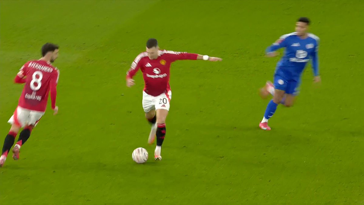The speed of Patrick Dorgu to keep this in ⚡️ #EmiratesFACup
