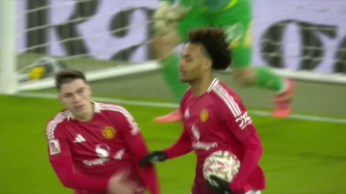 JOSHUA ZIRKZEE TIES IT FOR MAN UNITED JUST THREE MINUTES AFTER SUBBING INTO THE GAME! INSTANT IMPACT 😤