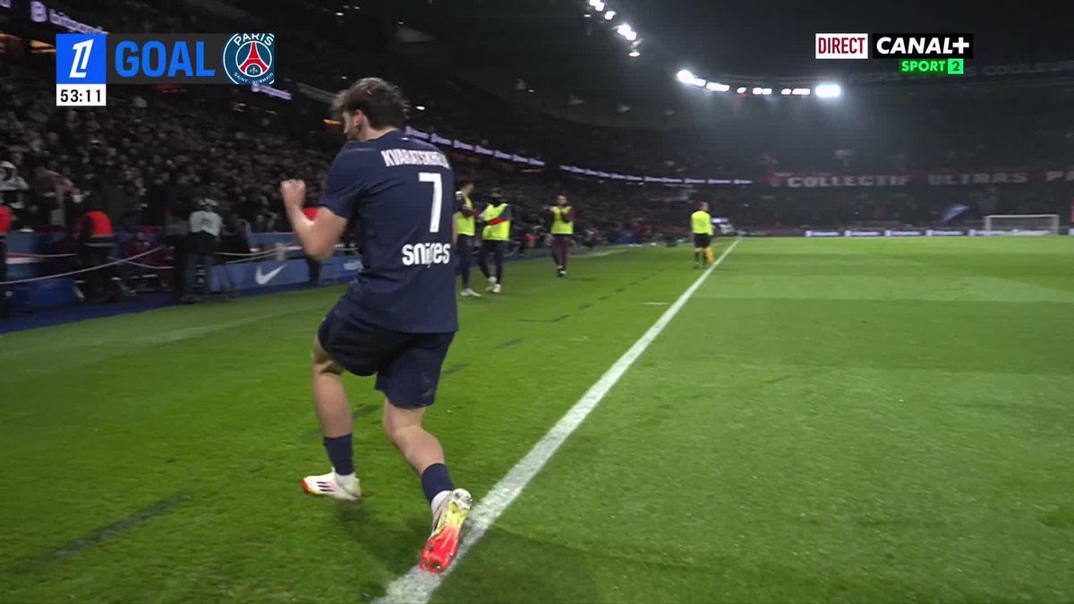 #Ligue1 🇫🇷 : La joie de Kvaratskhlia après son 1er but avec le PSG 😍