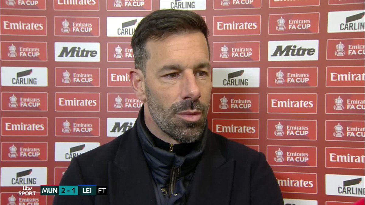 🗣️ "We're not defeated in FERGIE time. We're defeated in OFFSIDE time." Ruud van Nistelrooy gives his thoughts on Manchester United's winner #LCFC | Emirates FA Cup | Gabriel Clarke
