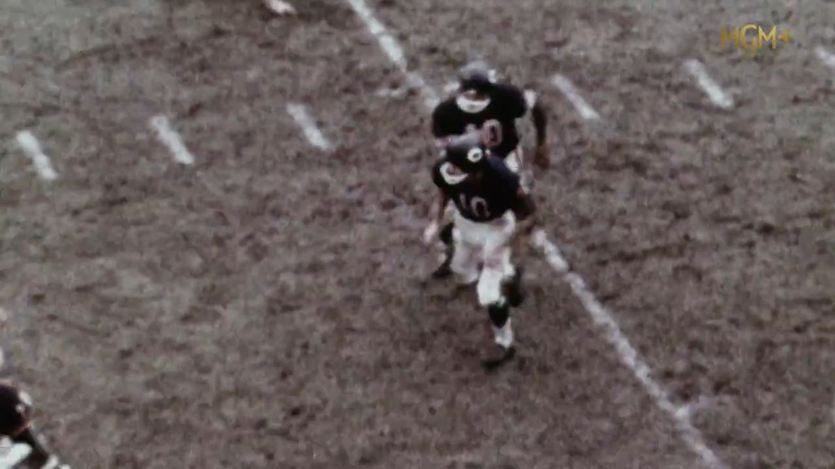 "Anybody can run 90 yards... what did you do to get to the 90?" Gale Sayers says those first ten yards is where his true skills shined. 💪 NFL Icons streaming on MGM+