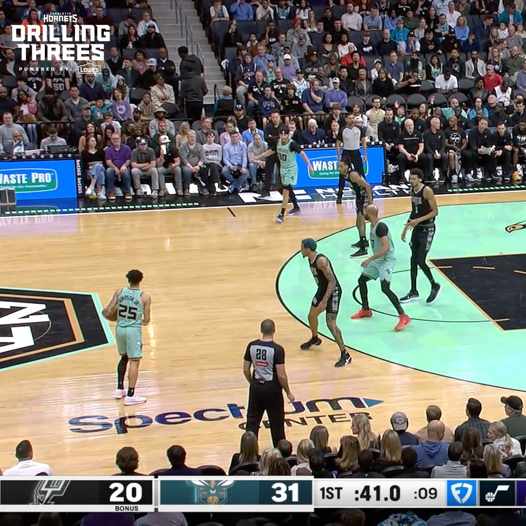 .KJ Simpson with 10 in the first 👀 Lowe's | 📹 Hornets On FanDuel Sports Network