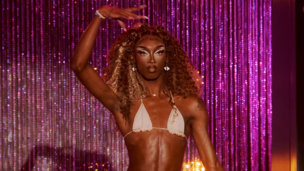 Category Is: Bathing Beauties! 👙 Which lewk gave wetter IS better? 👇 #DragRace