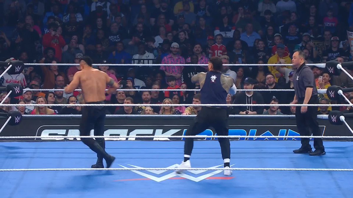 Jey Uso is taking it to Tama Tonga! 👊 #SmackDown