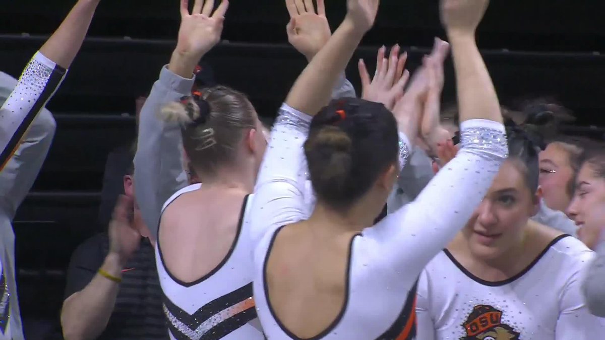 Ladies and gentlemen... Jade Carey. A ๐ from one judge and 9.950 from the other, and it's her third 9.975 of the year on beam! #GoBeavs