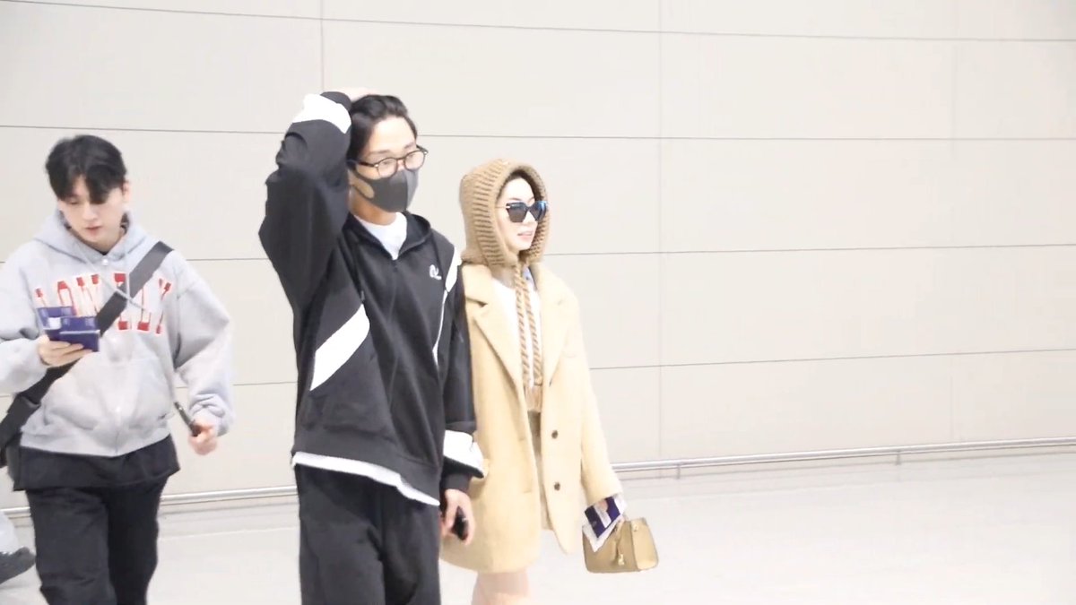 Dahyun and Jinyoung heading to Jakarta, Indonesia together for 'You Are the Apple of My Eye' promotions.